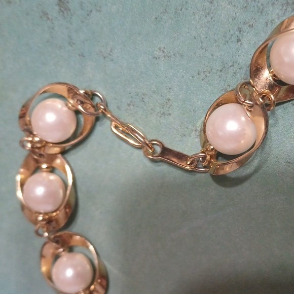 Pearl Gold Necklace Set - Picture 6 of 6